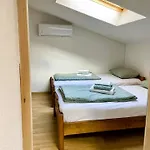 Апартаменты Cozy Attic - Free Parking
