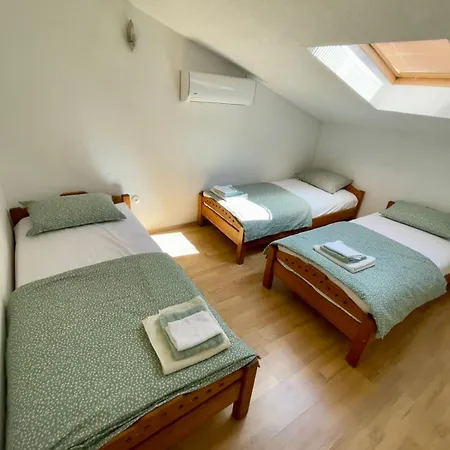 Apartamento Cozy Attic And Backyard *