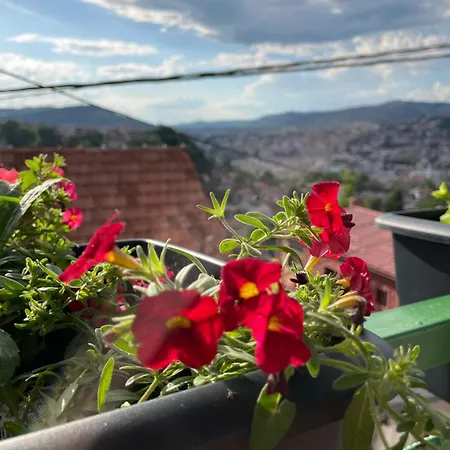 Cozy Attic - Free Parking