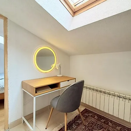 아파트 Cozy Attic - Free Parking