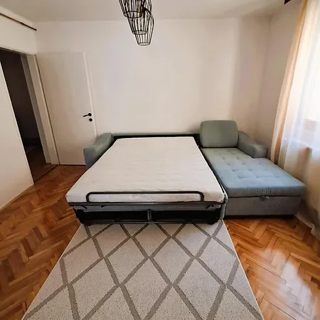 Cozy Attic And Backyard شقة *