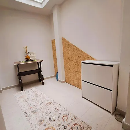 Cozy Attic And Backyard سراييفو