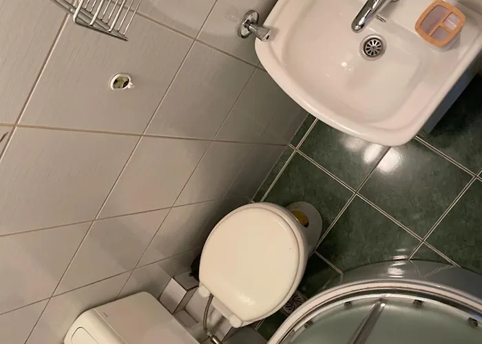 Cozy Attic - Free Parking شقة