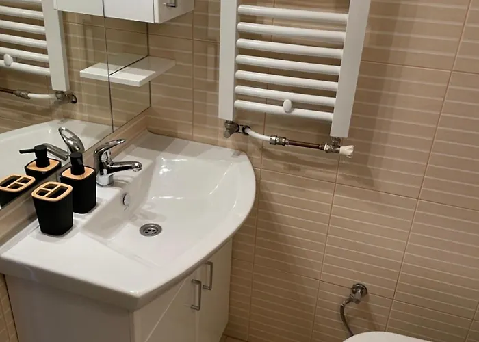 Cozy Attic - Free Parking